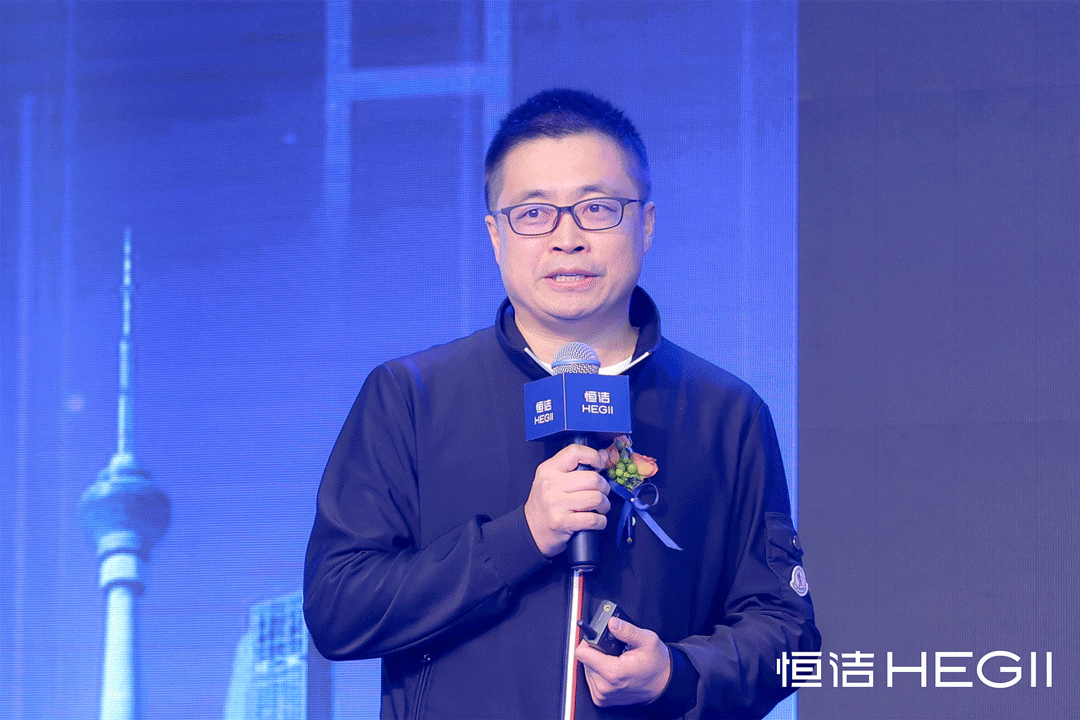 6、GIF：優(yōu)居張?jiān)洪L(zhǎng)、網(wǎng)易家居胡總演講照.gif